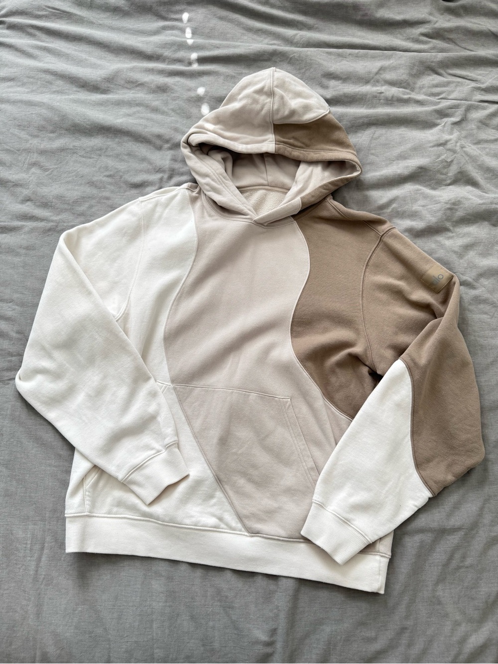 ALO Yoga Make Waves Unisex Hoodie in Ivory, Bone, Gravel